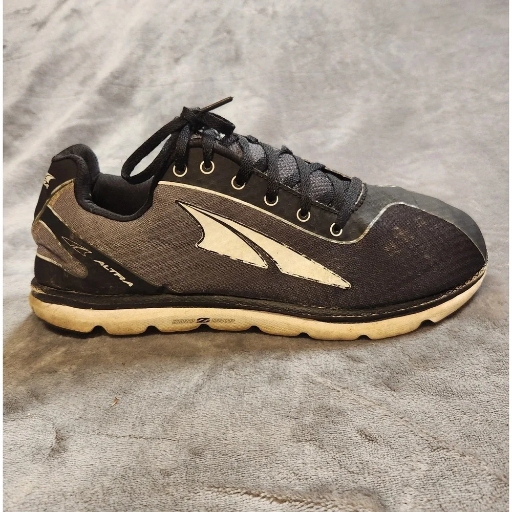 Altra Shoes Mens 11 Black White One 2.5 Running Road Lightweight Zero Drop A1623